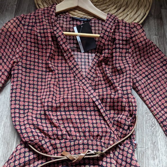 NWT (UK 8 / S) - ATMOSPHERE Surplice Retro Print Dress - Picture 3 of 14